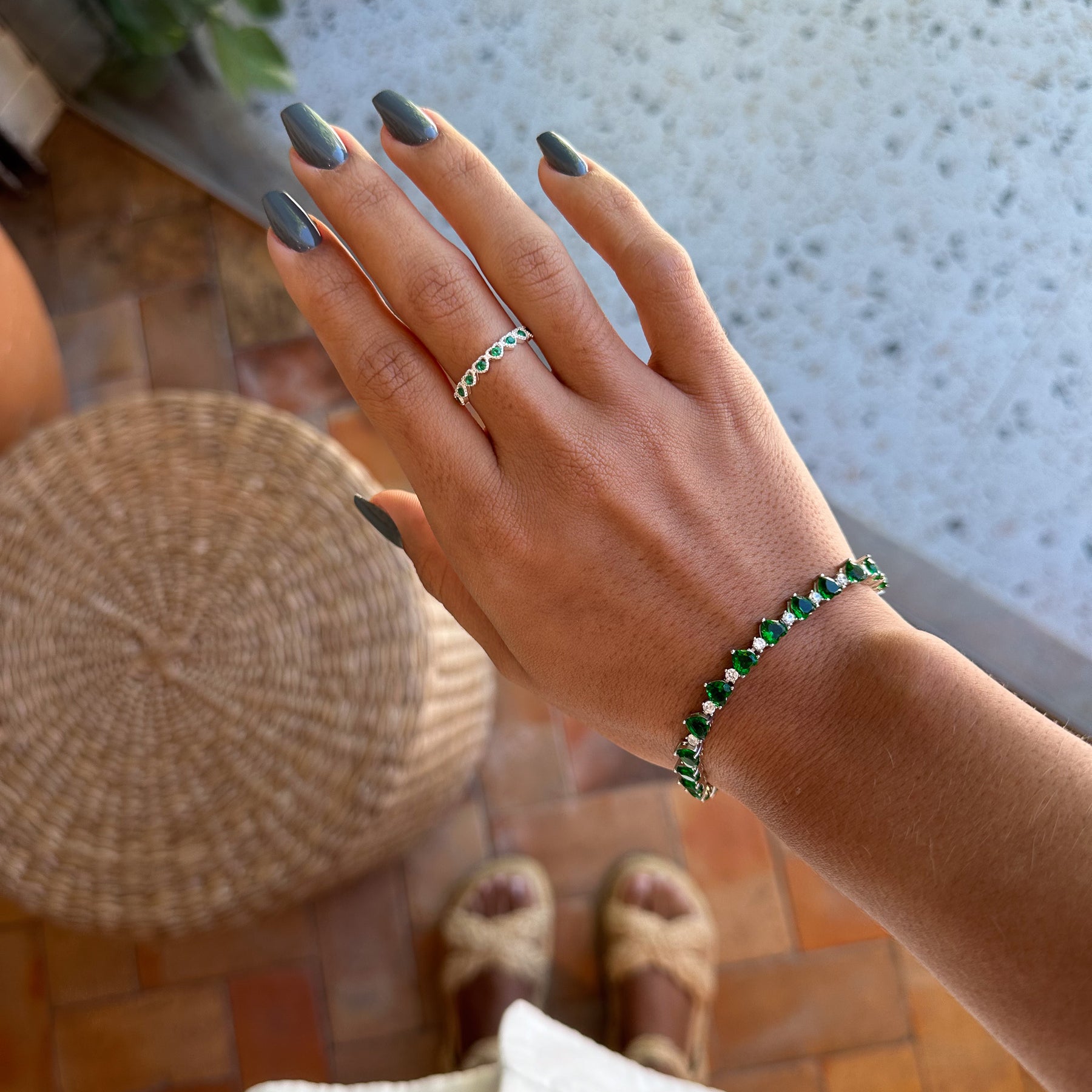 Anel Aparador Luza de Corações com Zircônias Verdes em Prata 925