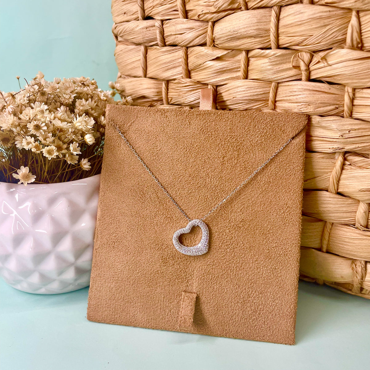 Colar de Coração Vazado Cravejado de Zircônias em Prata 925