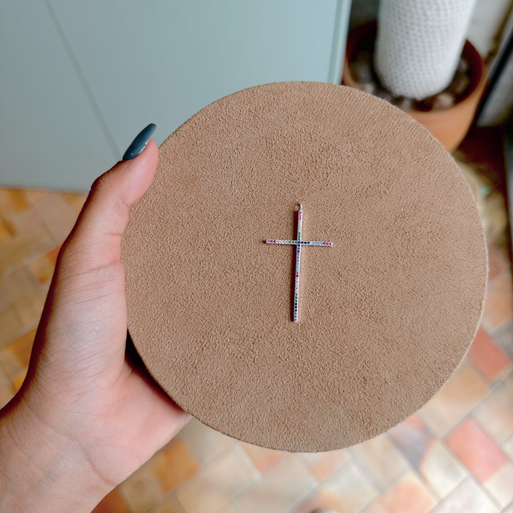 Pingente de Cruz Grande Cravejada de Zircônias Colors em Prata 925