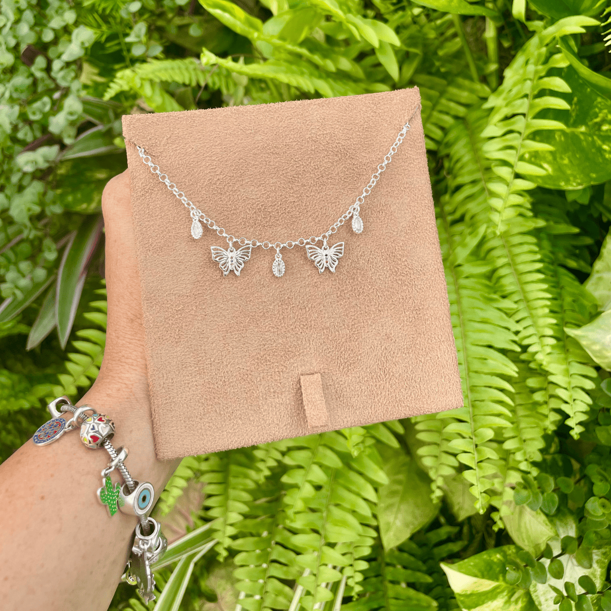 Pulseira Com Duas Borboletas e Três Ponto de Luz Luza em Prata 925