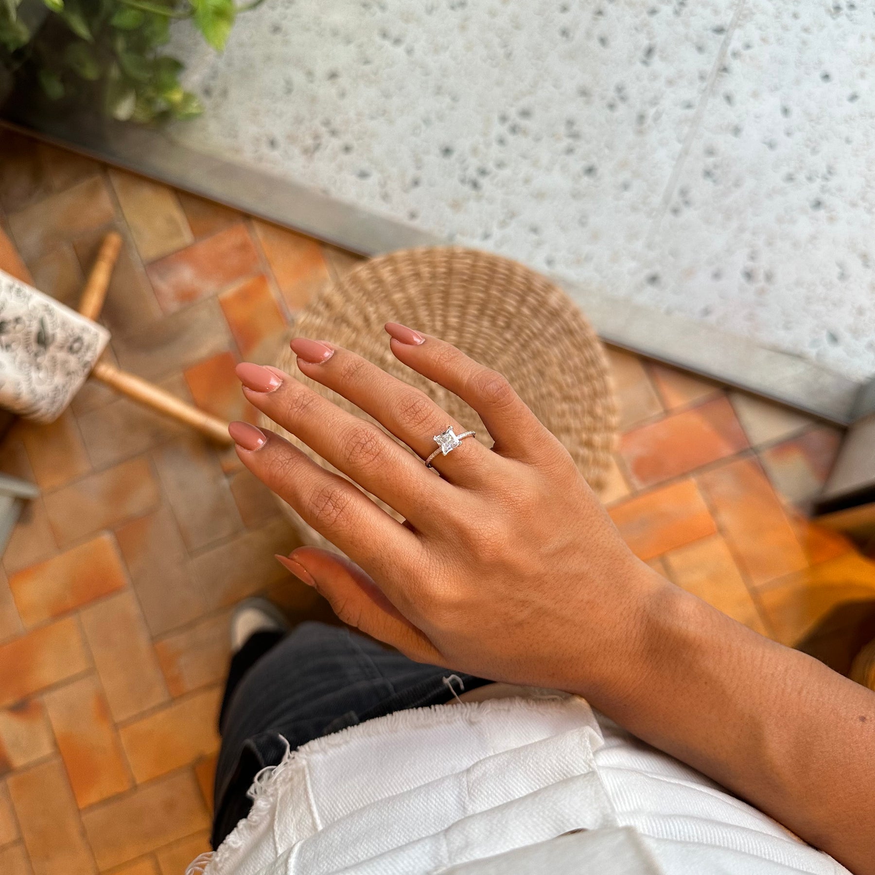 Anel Solitário Luza Quadrado com Detalhes de Zirconia em Prata 925