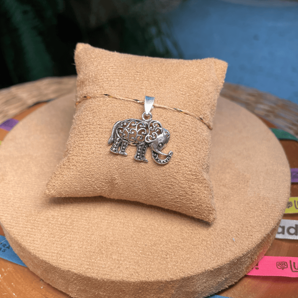 Pingente Luza de Elefante Grande e Vazado em Prata 925 Envelhecida