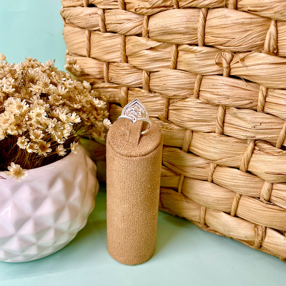 Anel Coroa com Flor Vazada em Prata 925