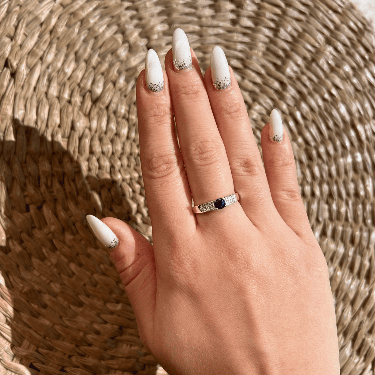 Anel de Formatura Luza Unissex Color Laterais Cravejadas e Topo Vazado em Prata 925