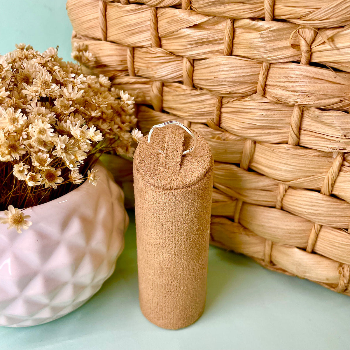 Anel Fino Luza com detalhe Ondulado em Prata 925