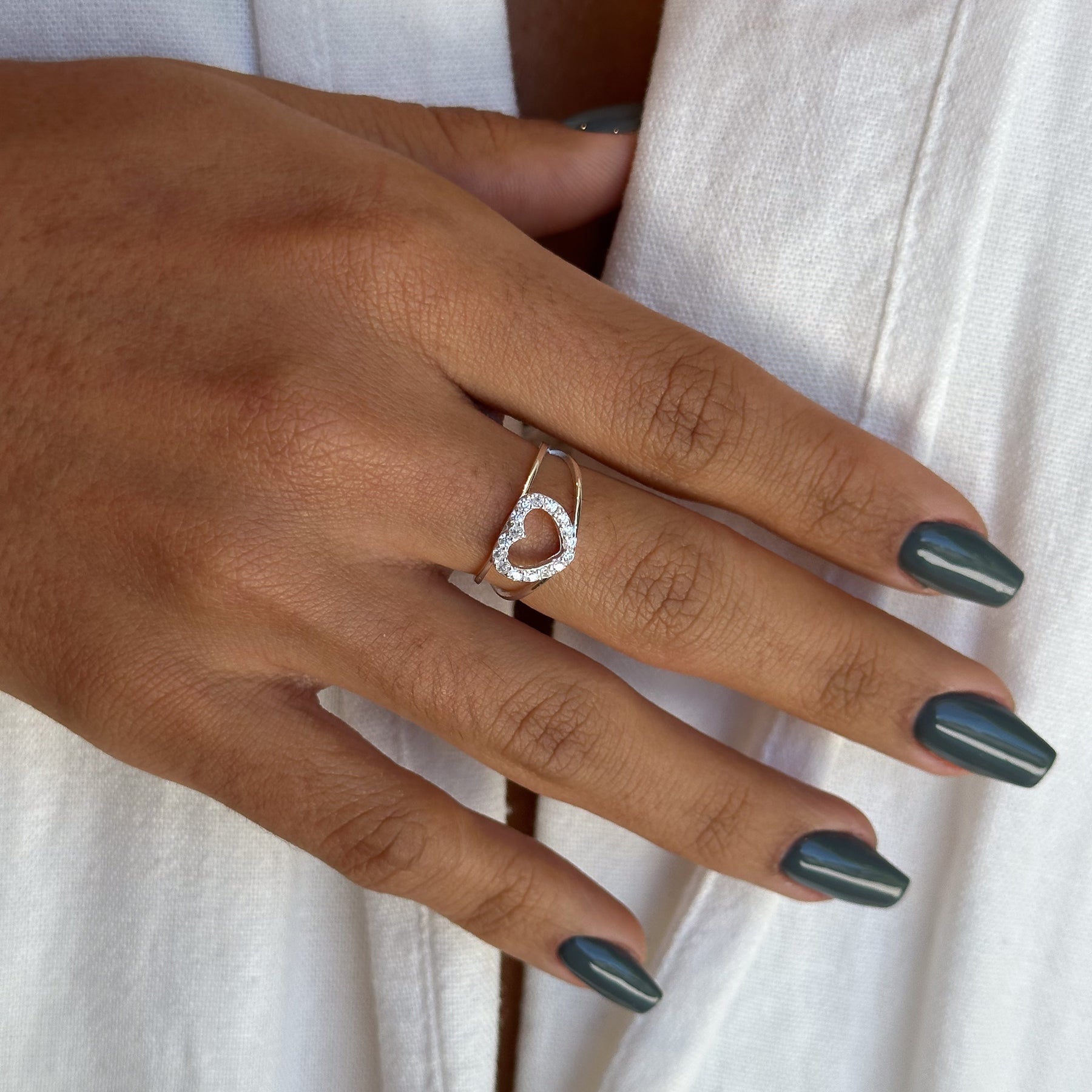 Anel Luza de Coração Vazado e Cravejado com 2 Linhas Laterais em Prata 925