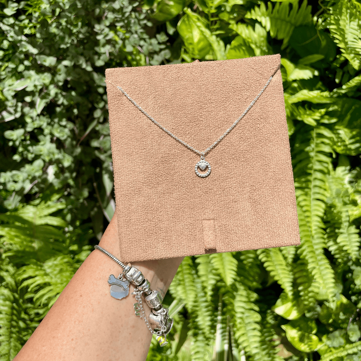 Pulseira Luza com Círculo Vazado em Coração em Prata 925