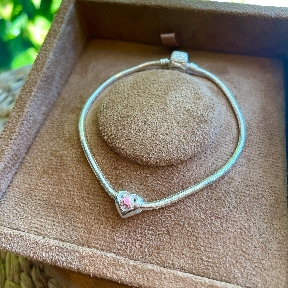 Berloque de Coração Liso com Detalhes Esmaldo Rosa Prata 925