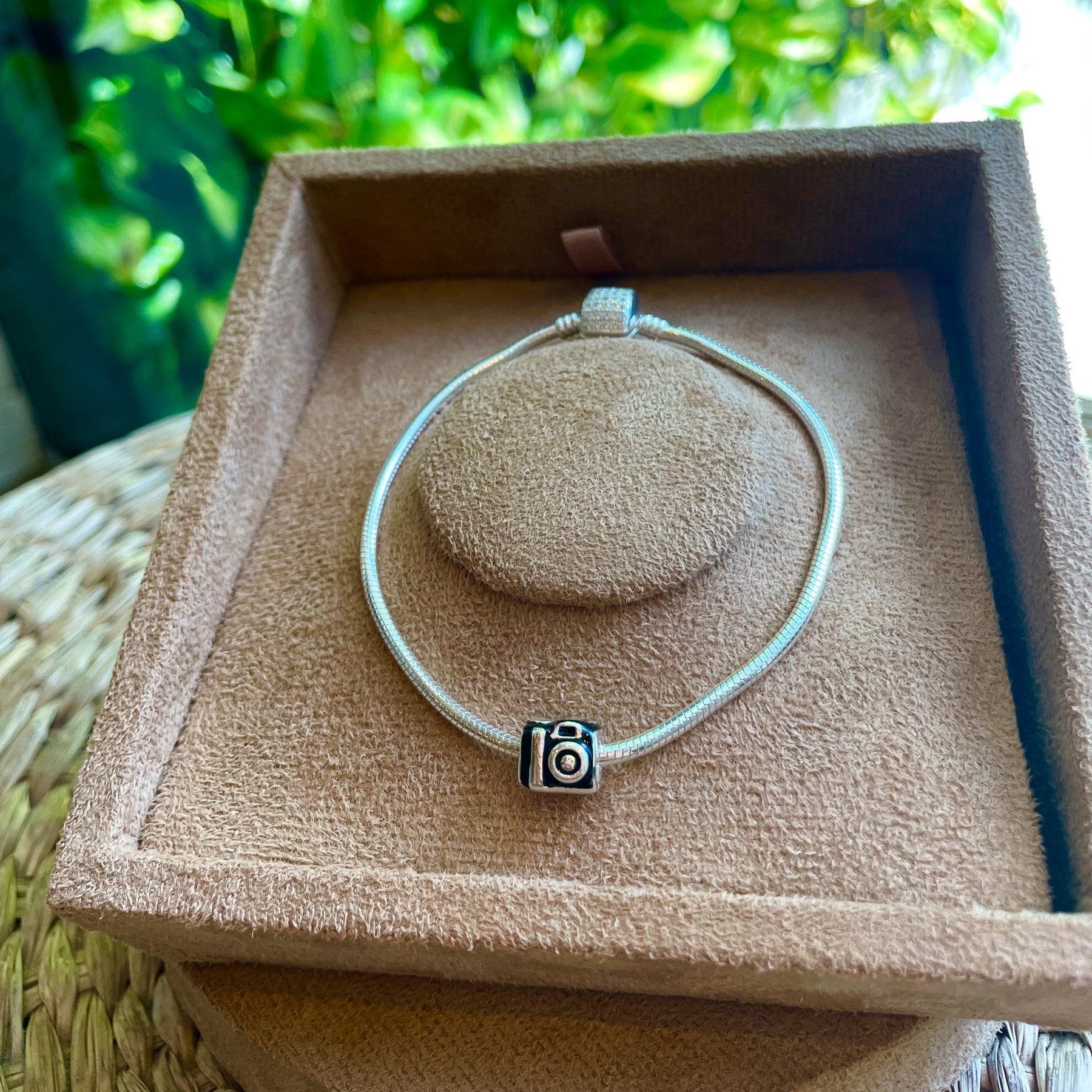 Berloque Câmera Luza Retrô Preta em Prata 925