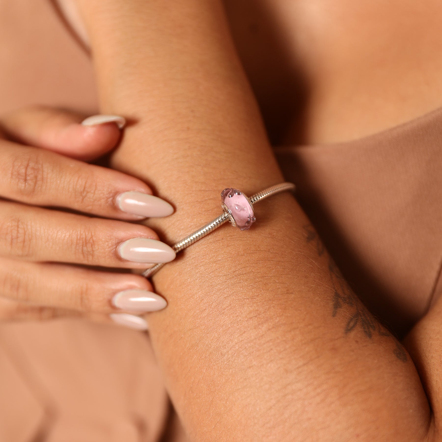 Berloque Separador Murano Rosa com Mini Corações em Prata 925