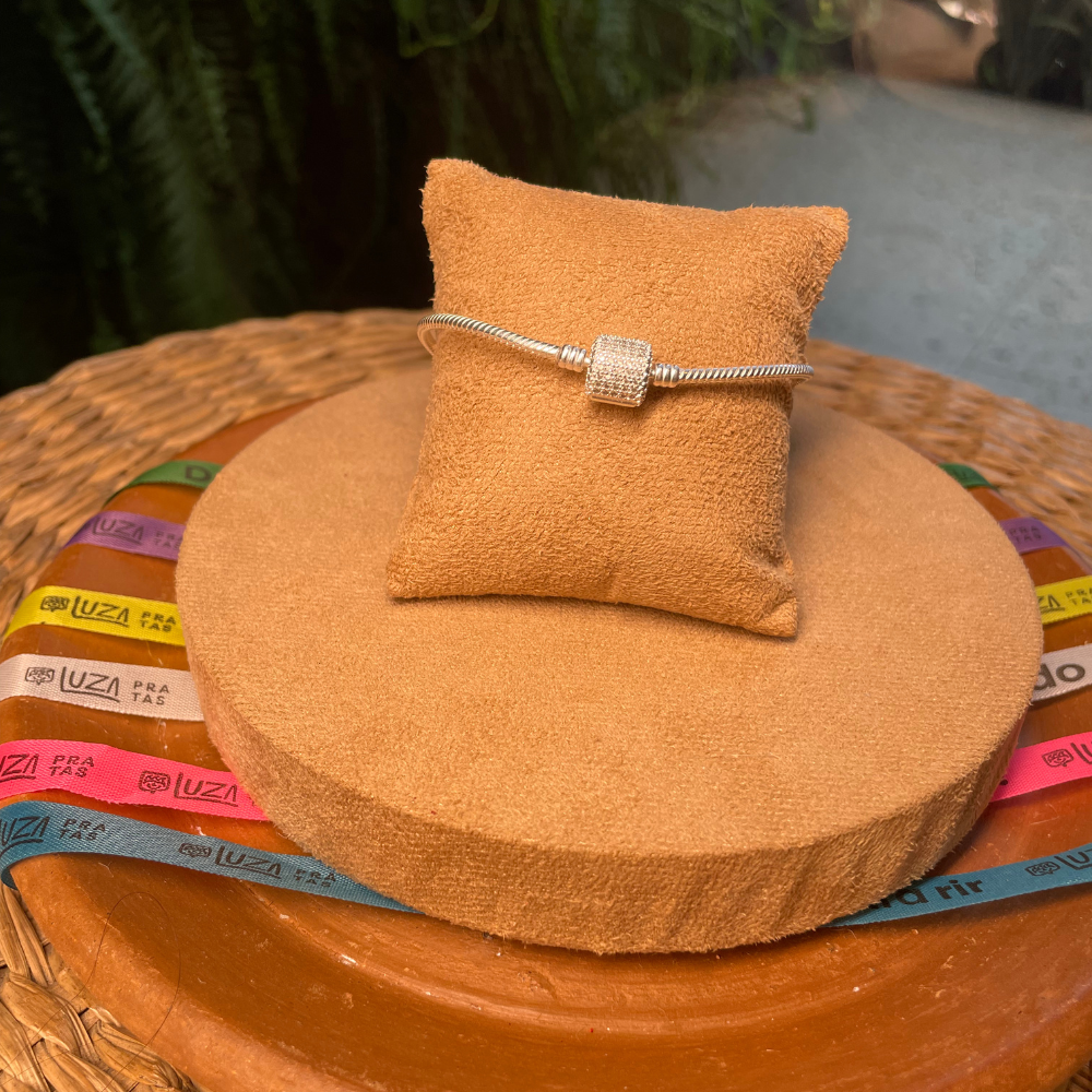 PULSEIRA DA VIDA LUZA COM FECHO DE CILINDRICO CRAVEJADO DE UM LADO E OUTRO LADO FECHO LISO EM PRATA 925