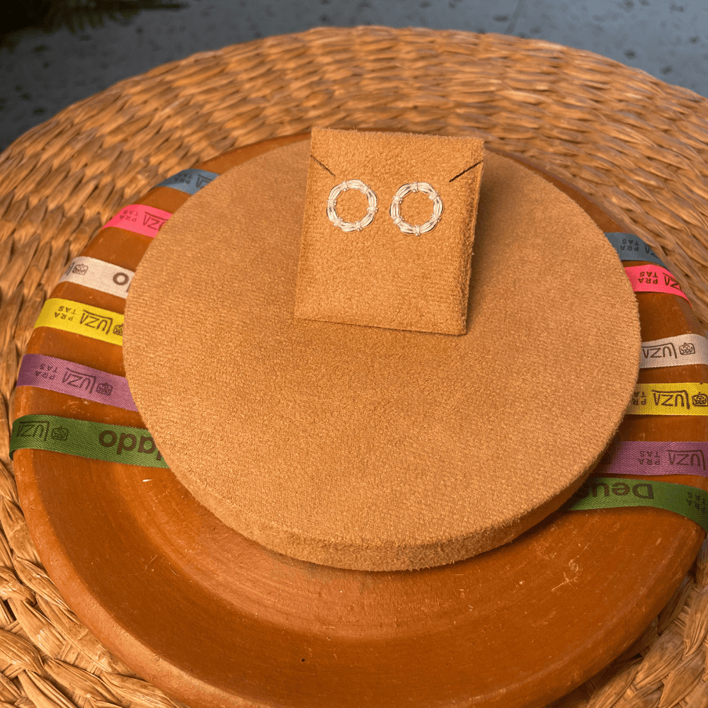 BRINCO VAZADO LUZA COM DETALHES DE ZIRCONIA EM PRATA 925