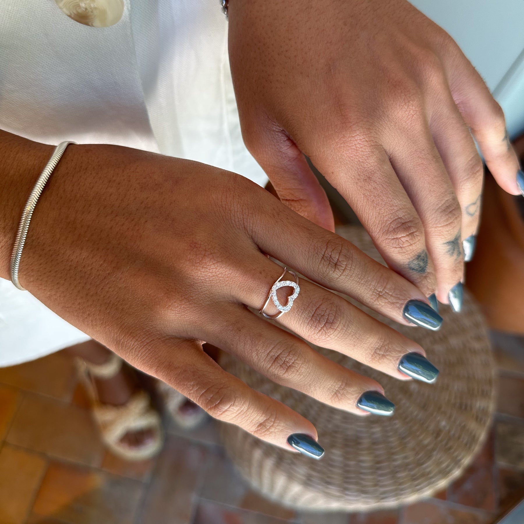 Anel Luza de Coração Vazado e Cravejado com 2 Linhas Laterais em Prata 925