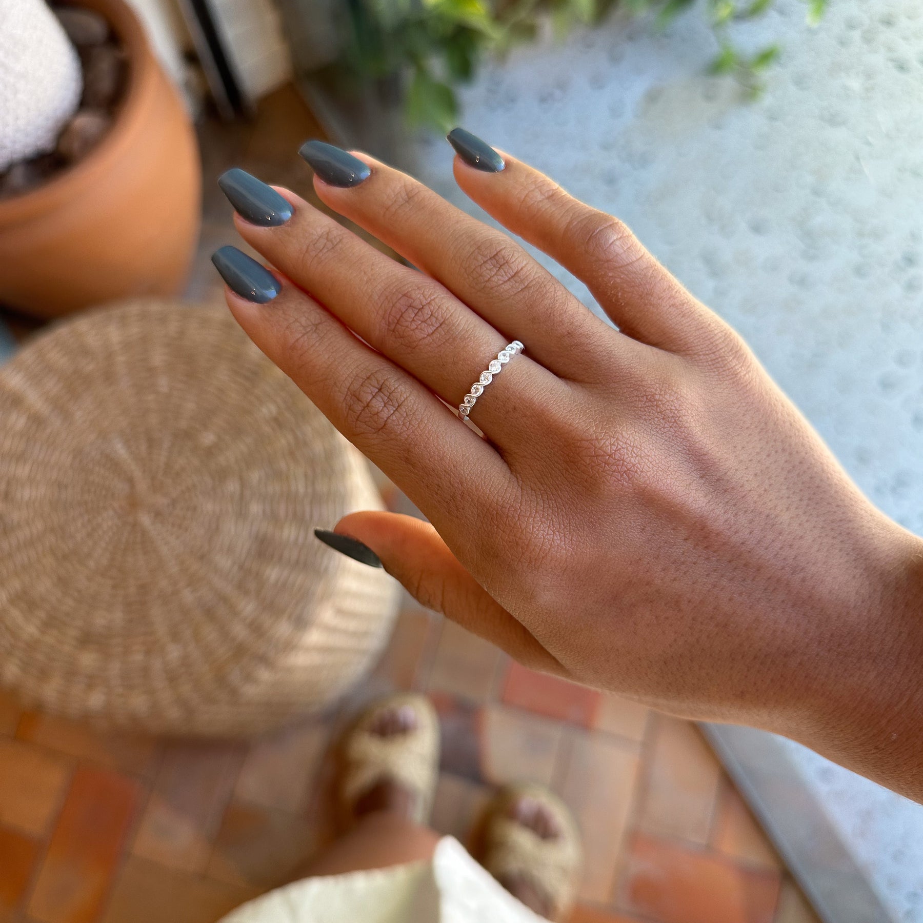 Anel Luza com Design Trançado e Pontos de Luz em Prata 925