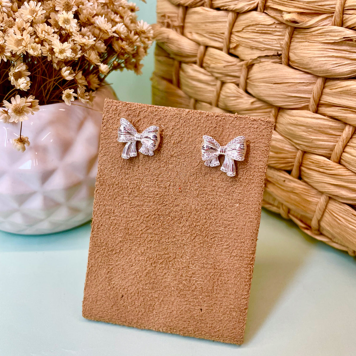 Brinco Laço Liso com Detalhes de Zirconia Luza em Prata 925