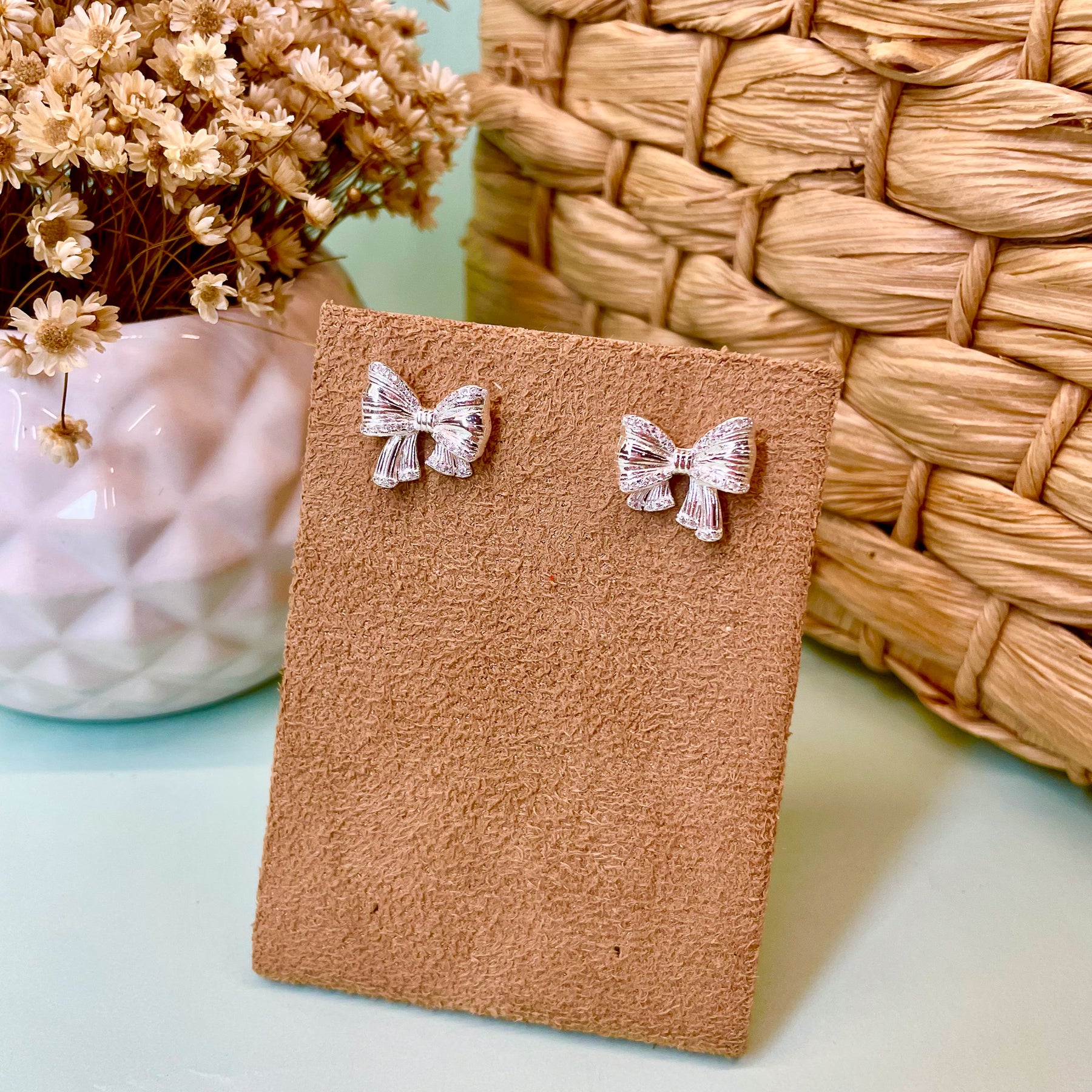 Brinco Laço Liso com Detalhes de Zirconia Luza em Prata 925