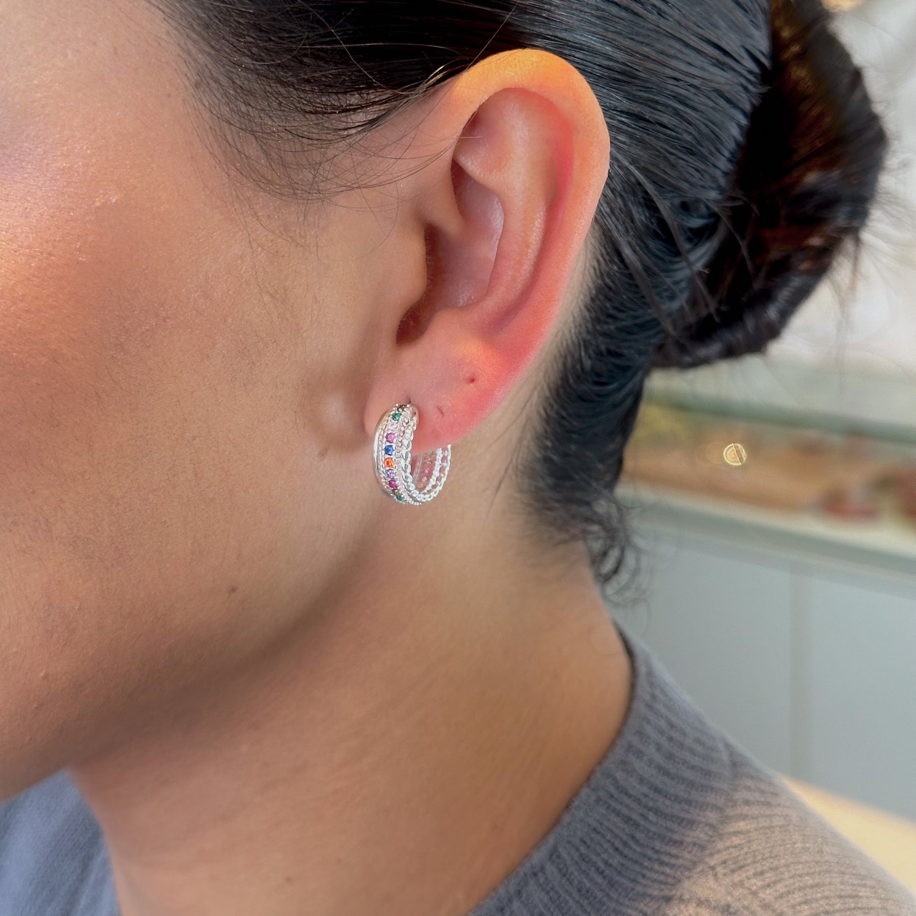 Brinco Argola Luza de 3 Fios com Central Cravejada de Zircônias Colors em Prata 925