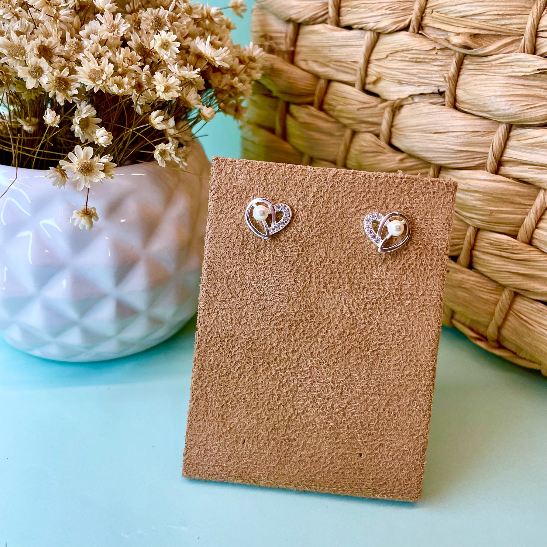 Brinco de Coração Luza Vazado com Pérola e Detalhe de Zircônia em Prata 925