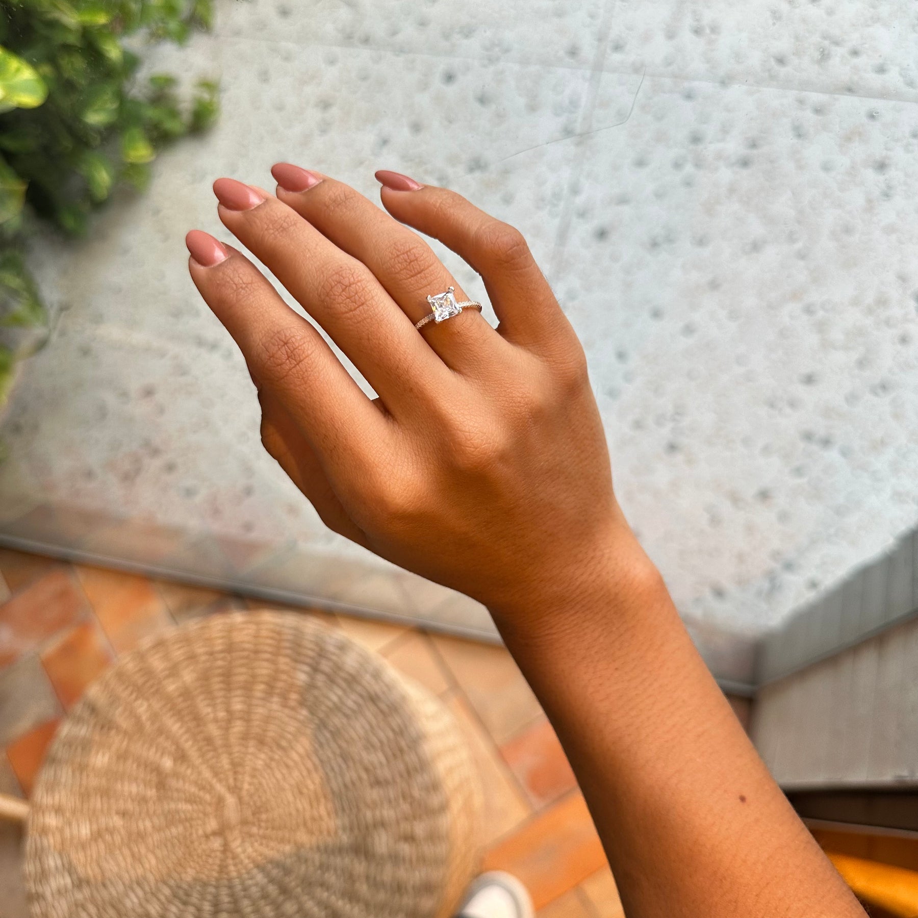 Anel Solitário Luza Quadrado com Detalhes de Zirconia em Prata 925