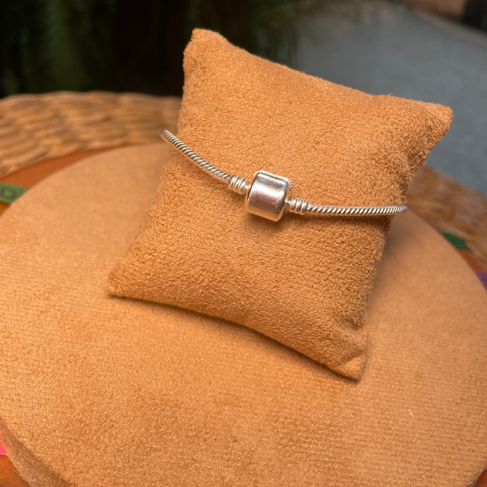 PULSEIRA DA VIDA LUZA COM FECHO DE CILINDRICO CRAVEJADO DE UM LADO E OUTRO LADO FECHO LISO EM PRATA 925