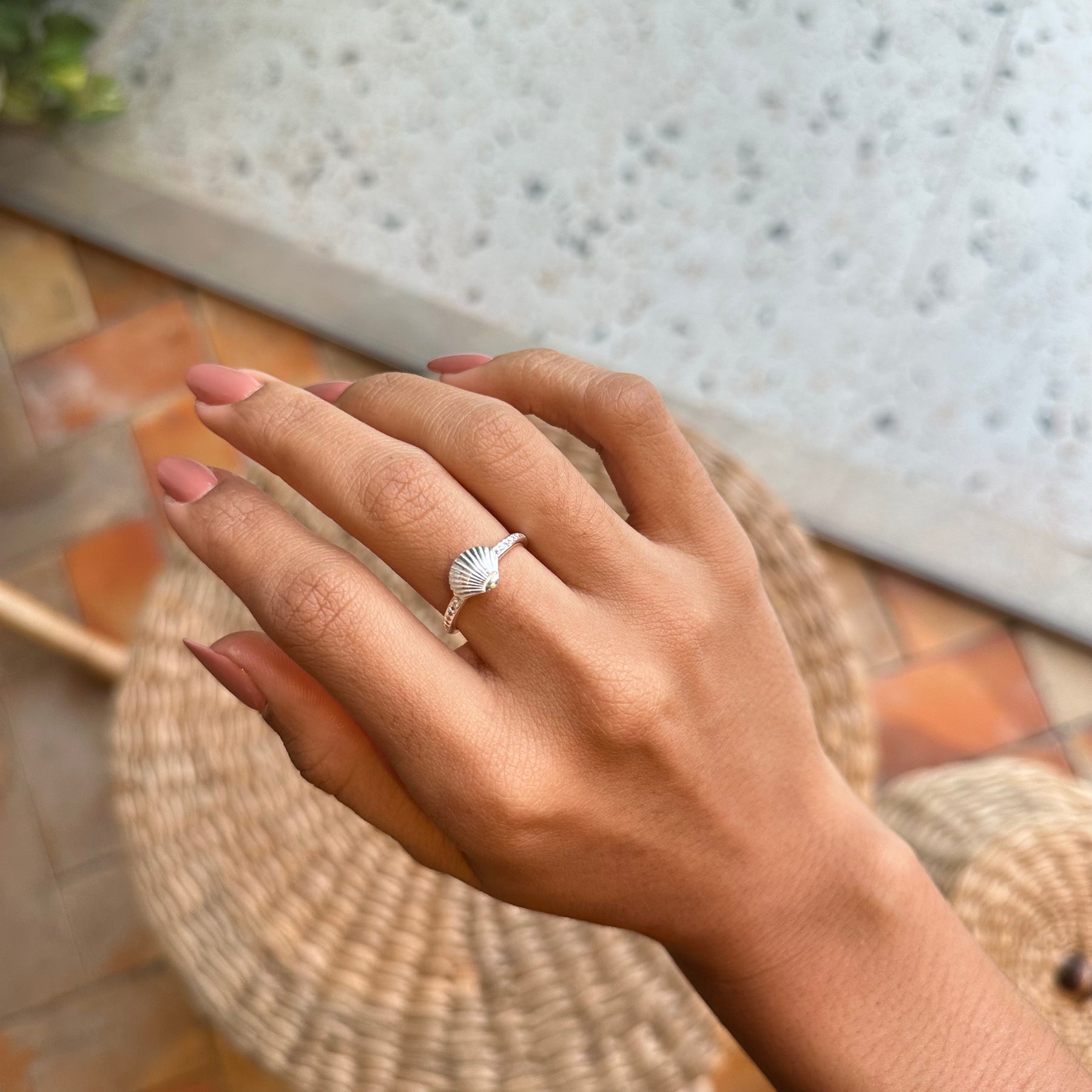 Anel Aparador Luza Cravejado com Concha em Prata 925