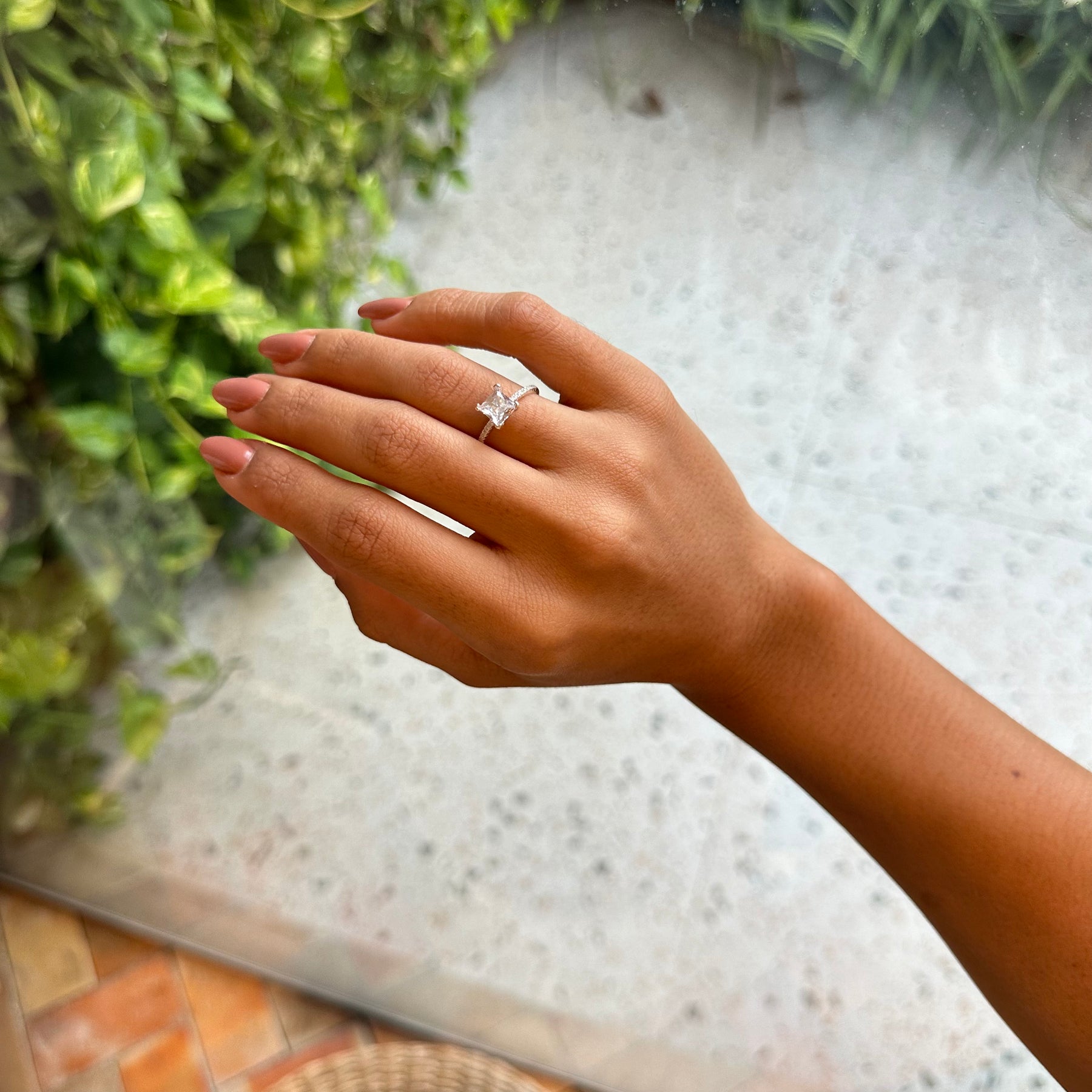 Anel Solitário Luza Quadrado com Detalhes de Zirconia em Prata 925