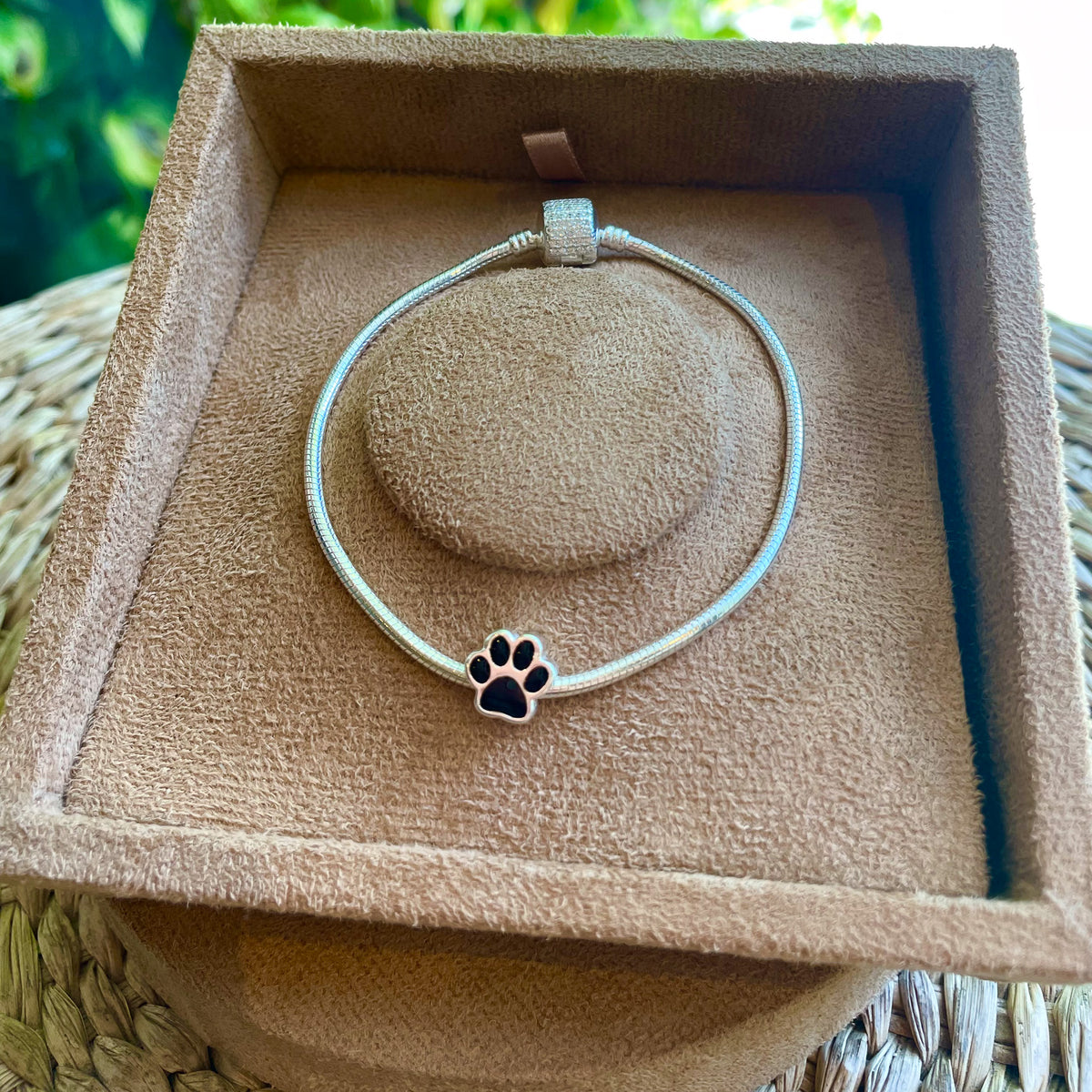 Berloque Pata de Pet Preta Luza em Pratas 925