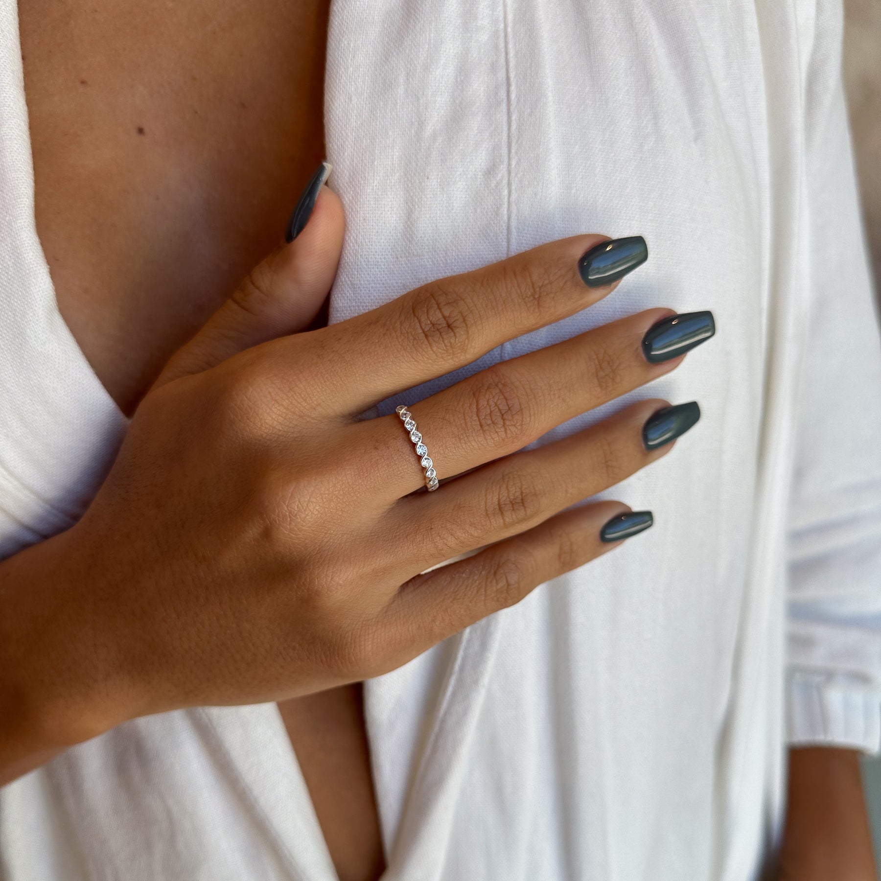 Anel Luza com Design Trançado e Pontos de Luz em Prata 925