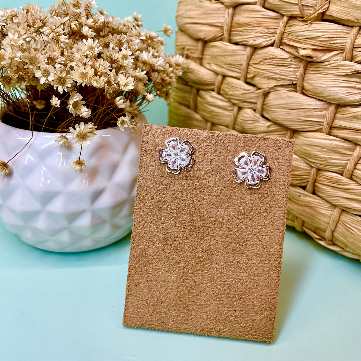 Brinco Luza Flor com Detalhe de Pedra e Vazado em Prata 925