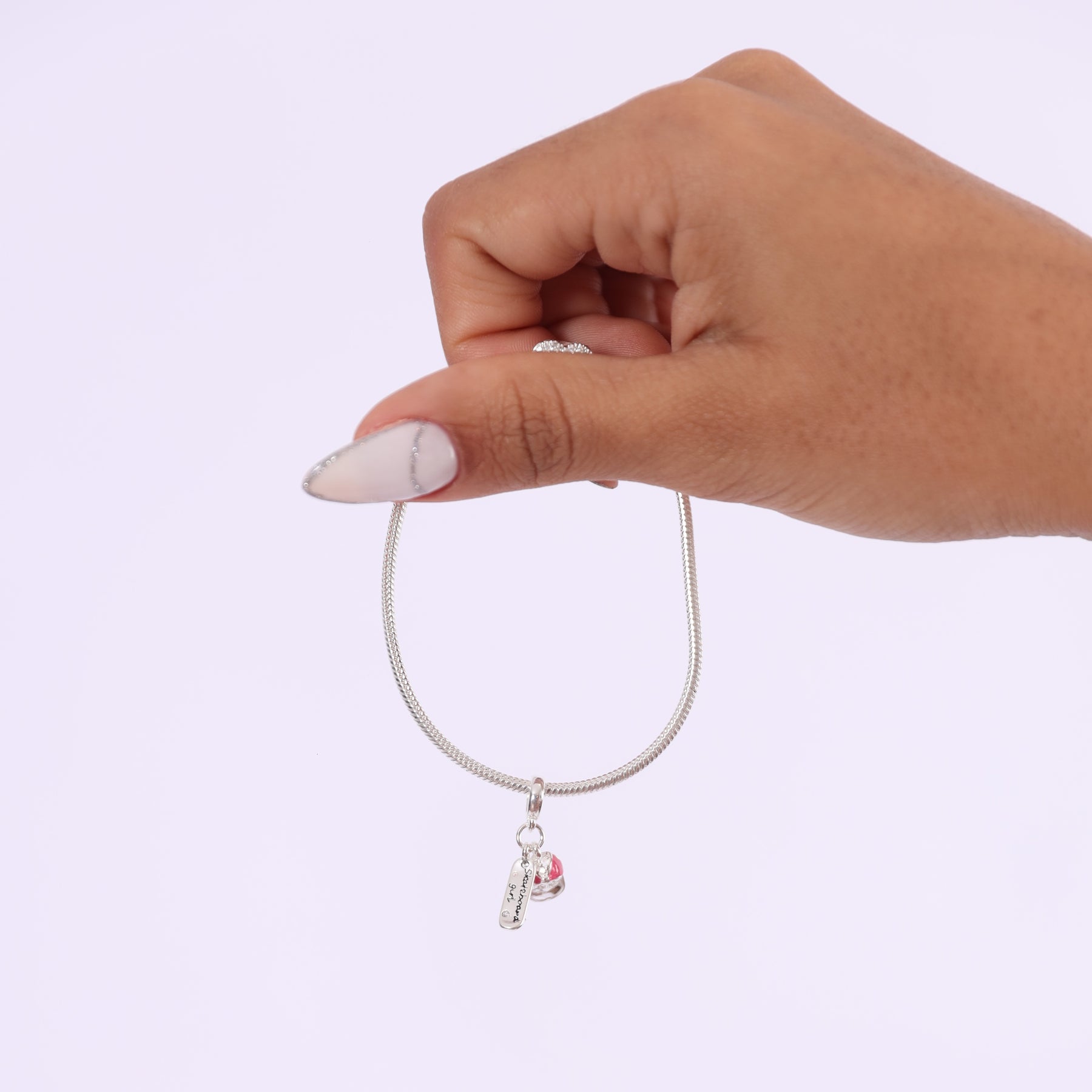 Berloque Luza Skateboard Girl + Boné em Prata 925