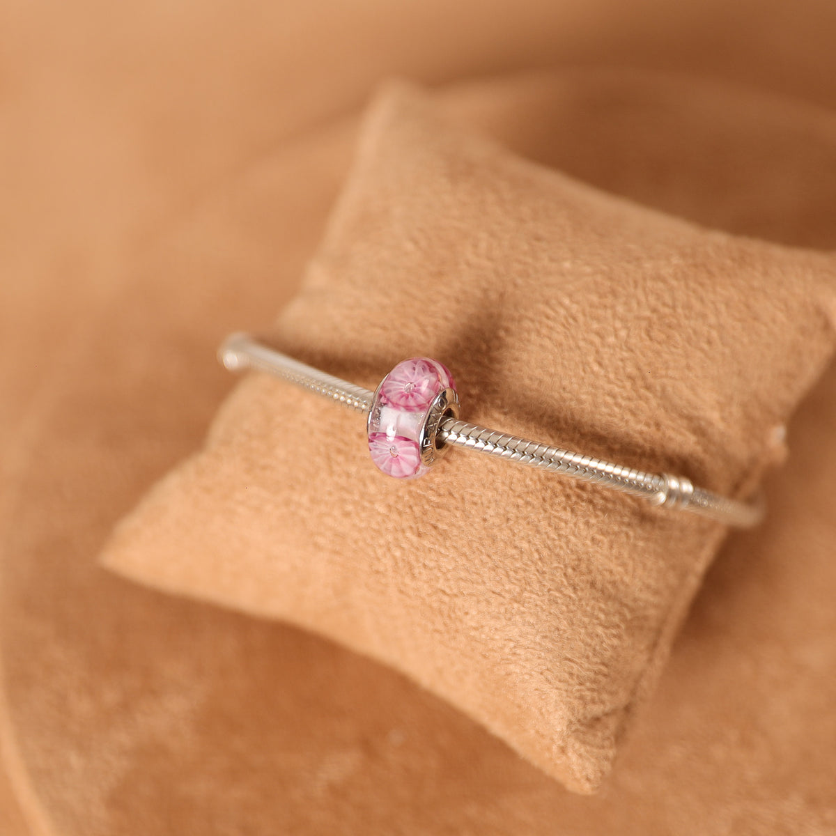 Berloque Separador Murano Branco com Flores Rosas em Prata 925