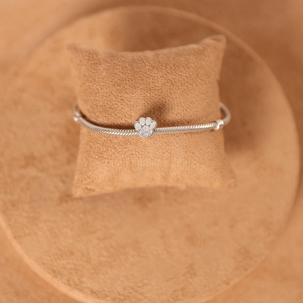 Berloque Pata de Cachorro Cravejada Luza em Prata 925