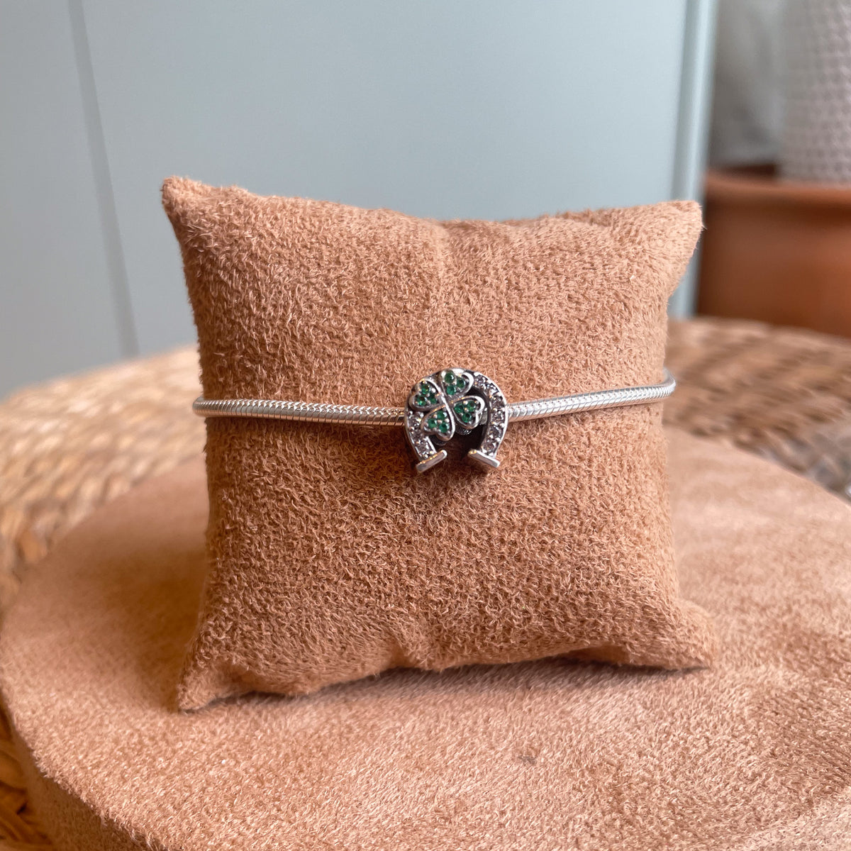 Berloque Ferradura com Trevo Cravejados Luza em Prata 925