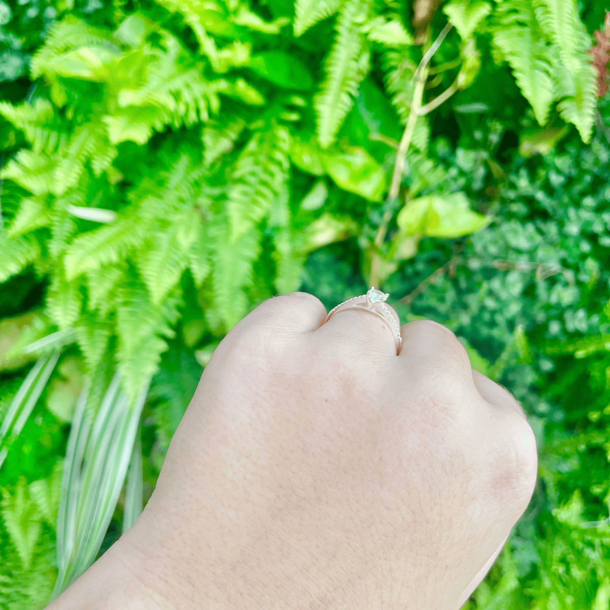 Anel Solitário Luza Alto com Aparador Fino em Prata 925