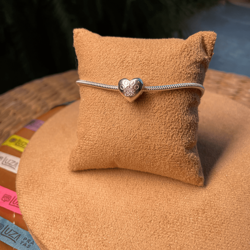 Berloque de Coração Luza com Pata Dog Cravejada em Prata 925