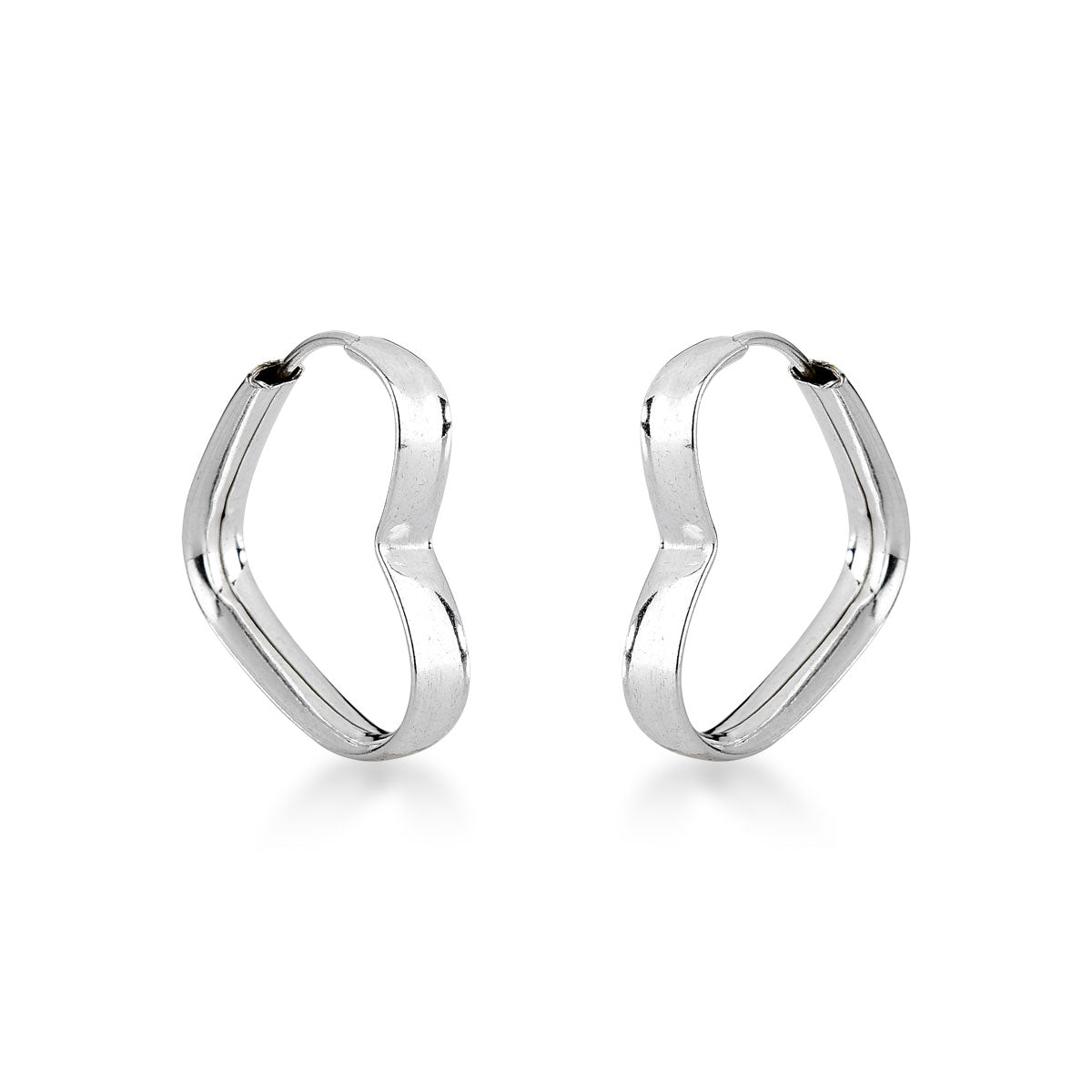 Brinco de Coração Luza Média e Lisa com Fecho Tubo em Prata 925