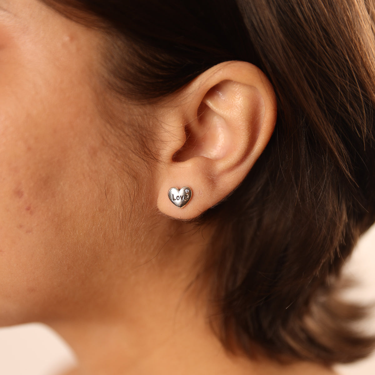 Brinco de Coração "Love" com Ponto de Luz Luza em Prata 925 Envelhecida