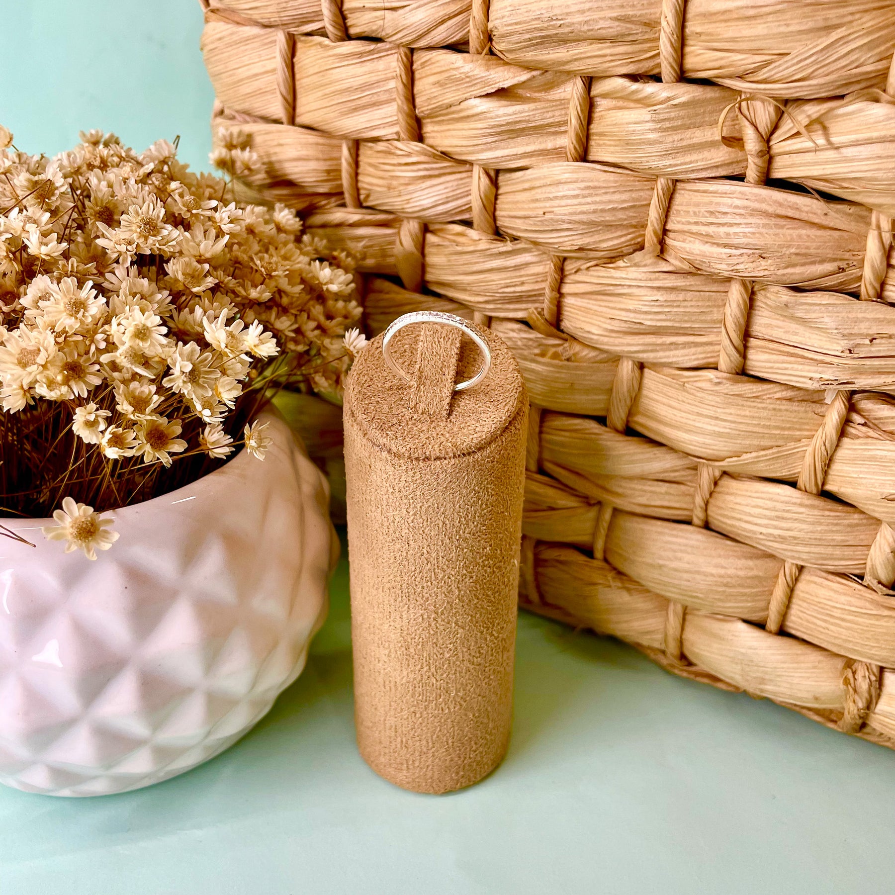 Anel Aparador Luza Fino com Uma Linha de Zircônia em Prata 925