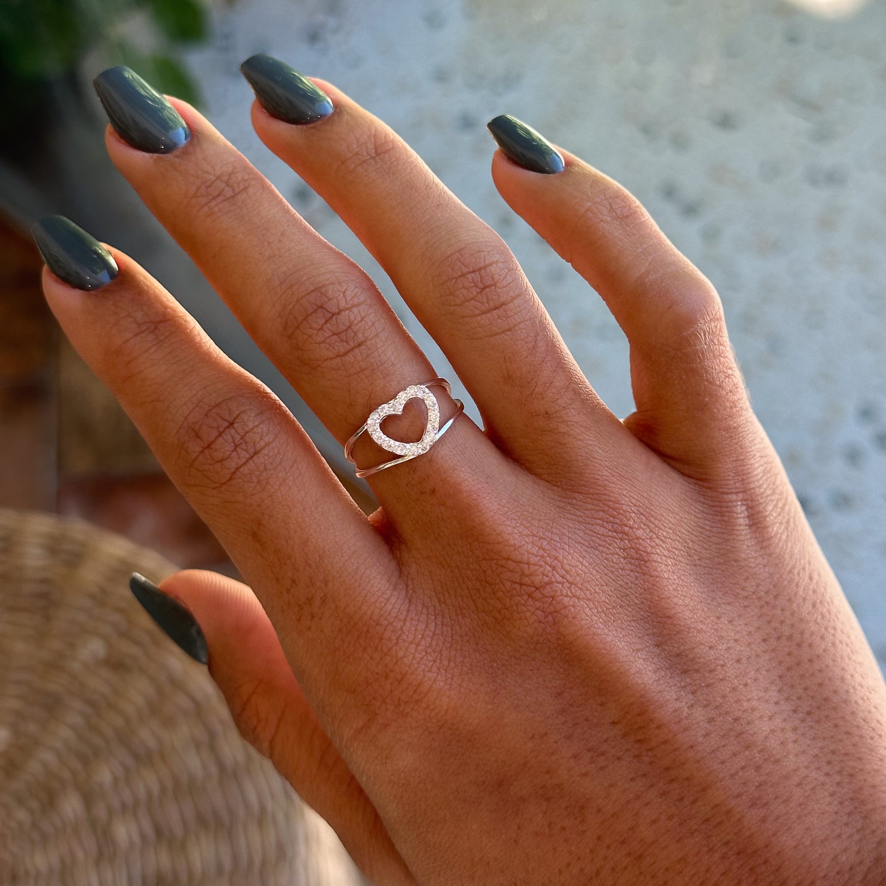 Anel Luza de Coração Vazado e Cravejado com 2 Linhas Laterais em Prata 925