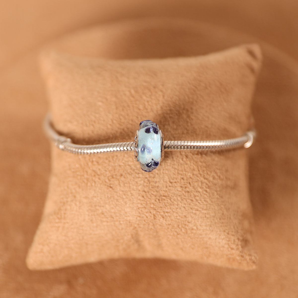 Berloque Separador Murano Azul com Mini Corações em Prata 925