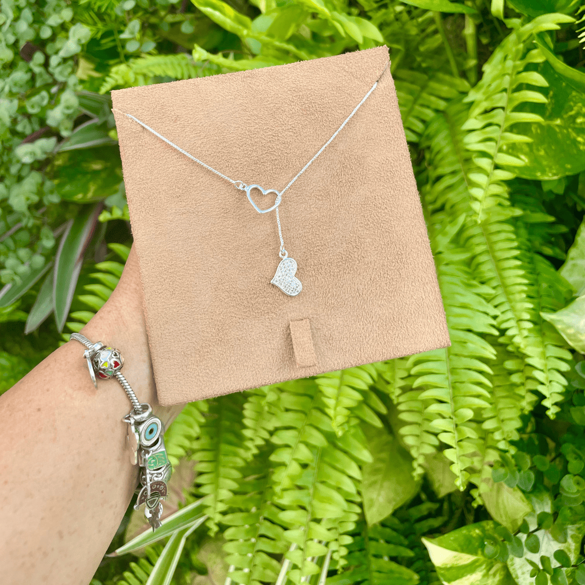 Colar Gravata com Dois Corações em Prata 925