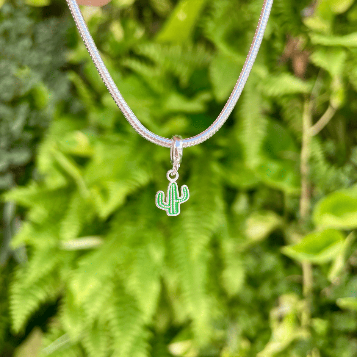 Berloque de Cacto Esmaltando Luza e Pendente em Prata 925