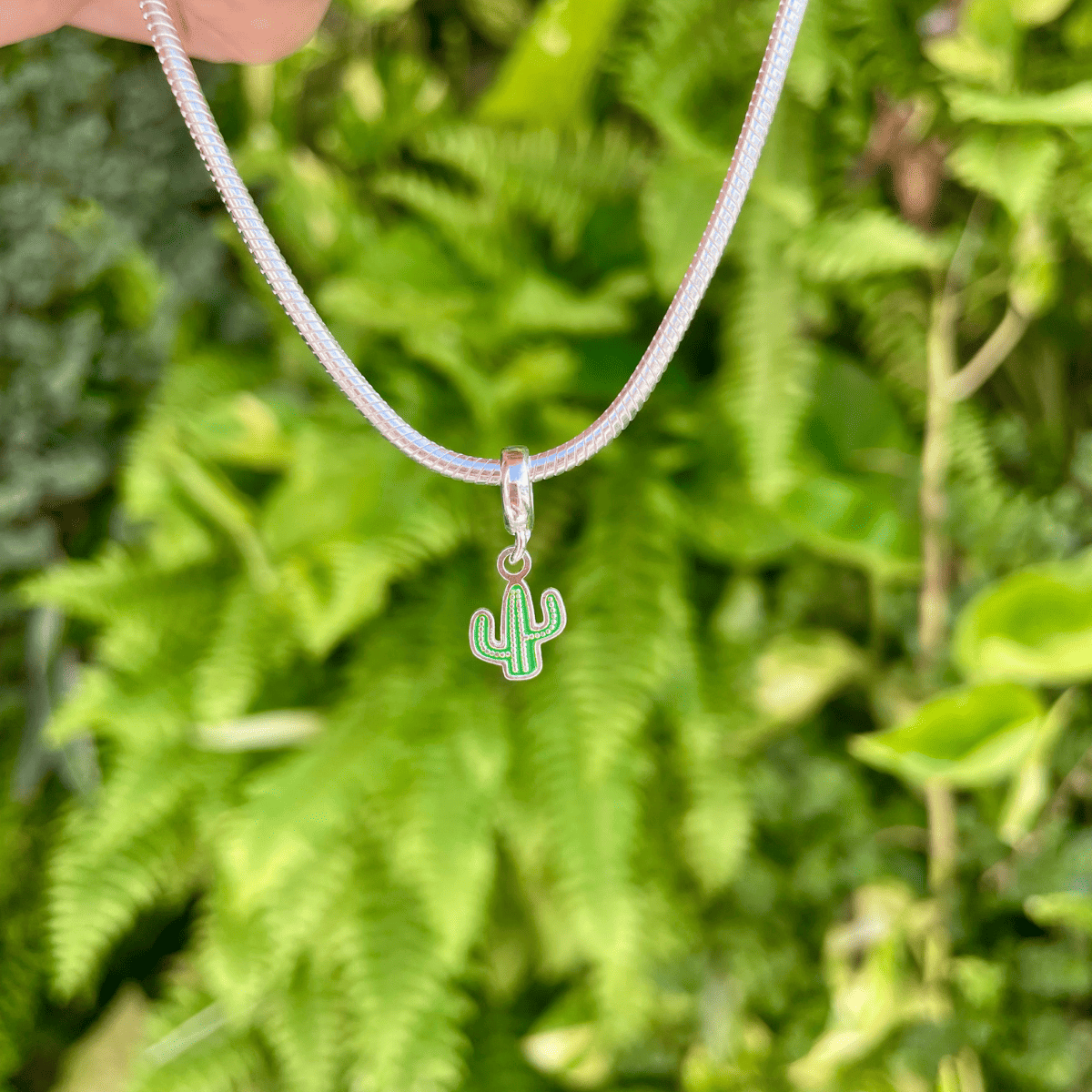 Berloque de Cacto Esmaltando Luza e Pendente em Prata 925