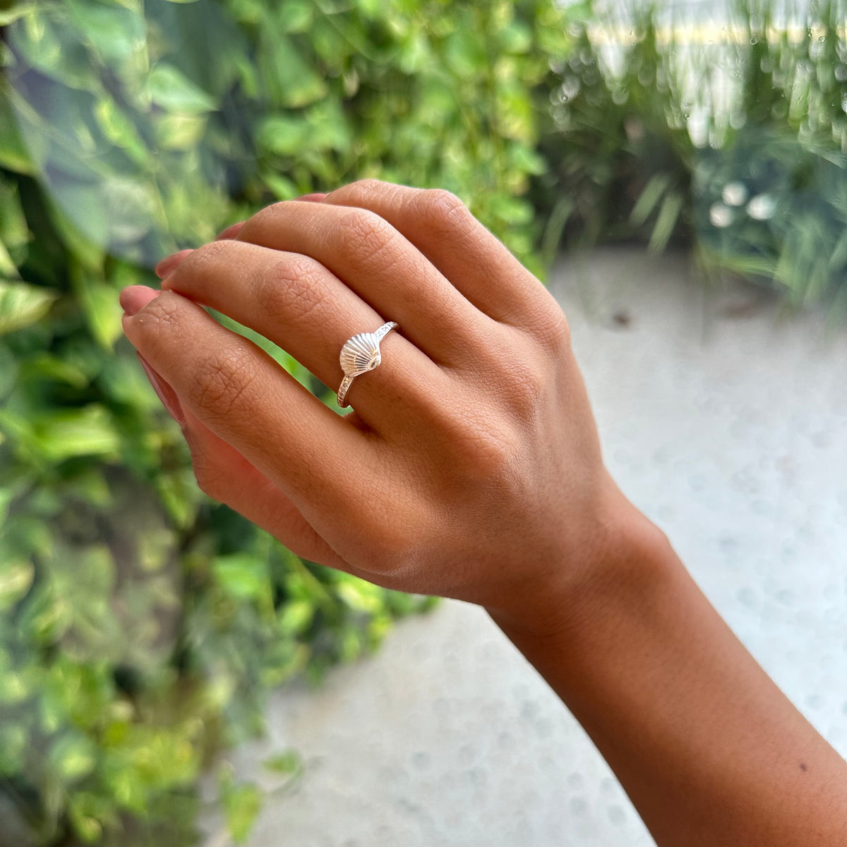 Anel Aparador Luza Cravejado com Concha em Prata 925