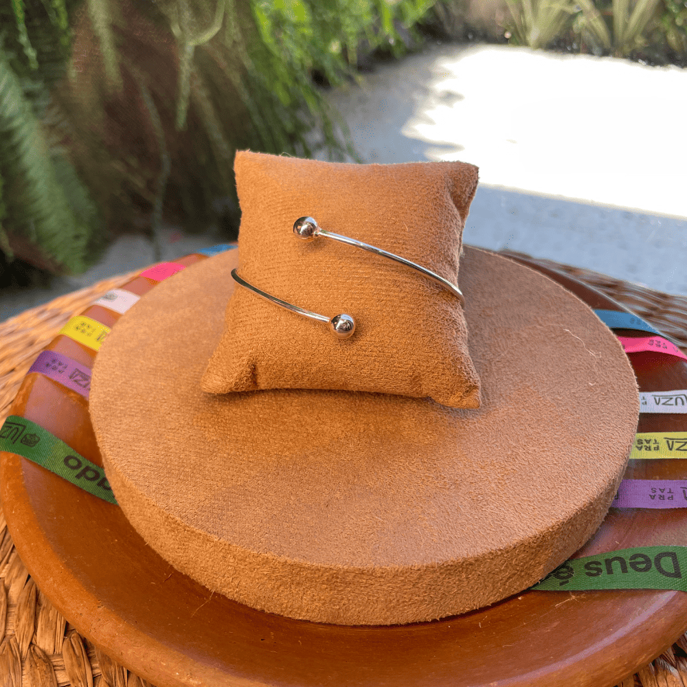 Bracelete Aberto Luza com Duas Esferas Lisas em Prata 925