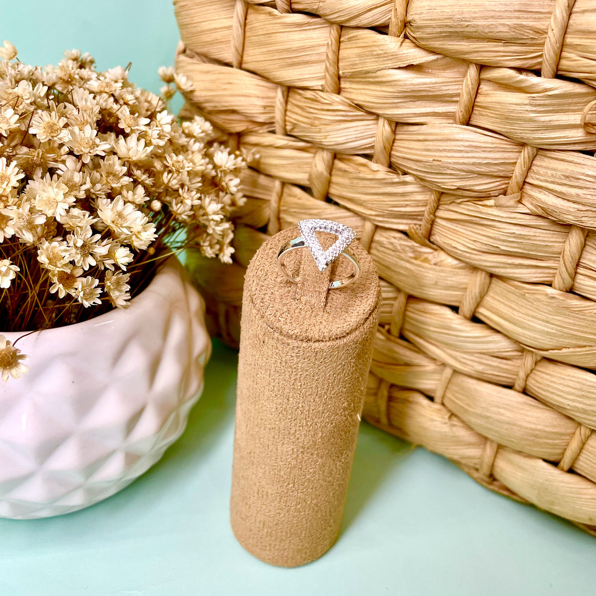 Anel Luza Geométrico de Triângulo Vazado e Cravejado em Prata 925