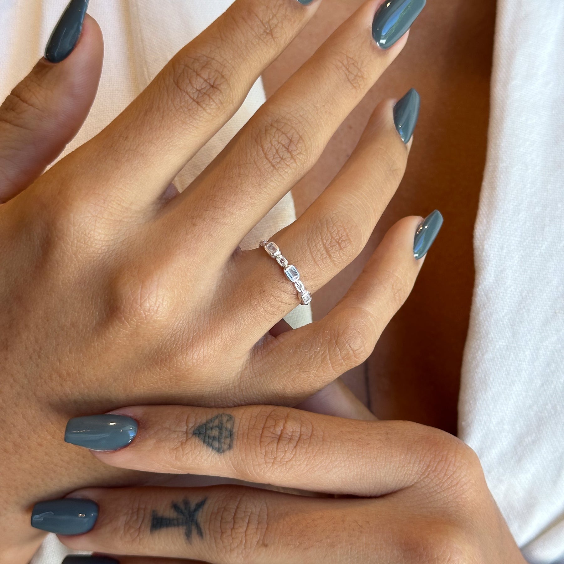 Anel Correntaria Luza com 3 Pedras Cristais em Prata 925