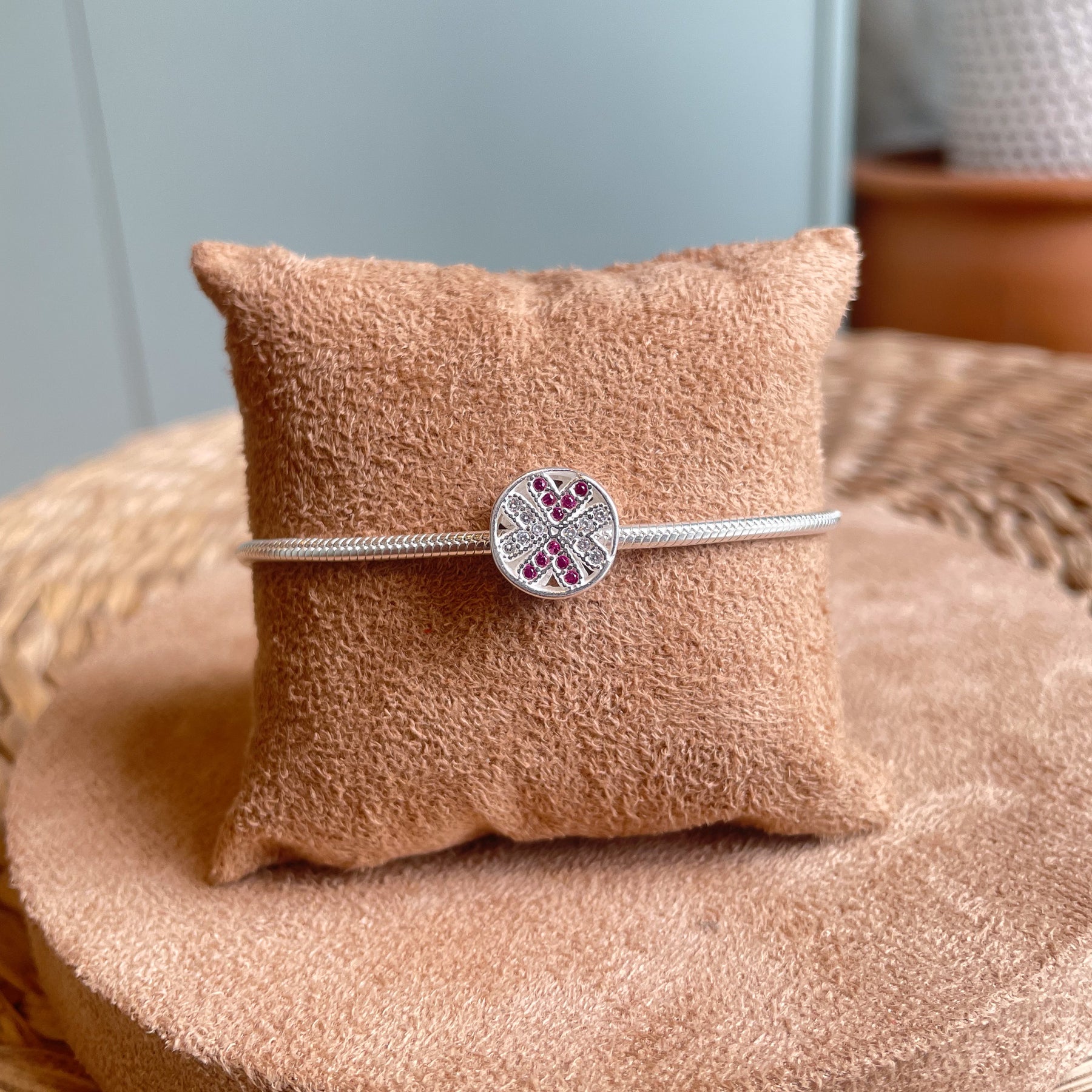 Berloque Trevo de 4 Folha Cravejado e com Mini Corações Luza Prata 925