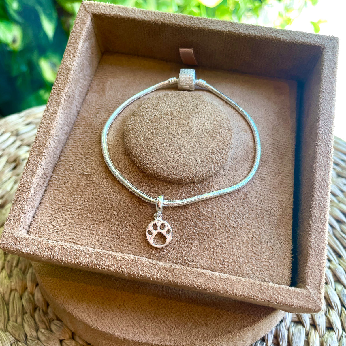 Berloque com Pata de Cachorro Vazada Luza em Prata 925