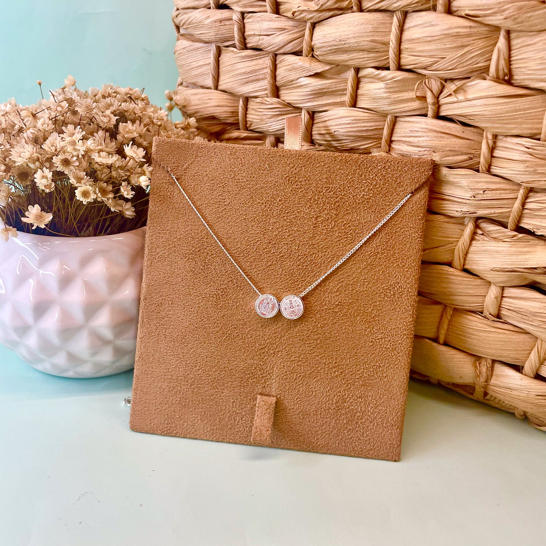 Colar com Duas Medalhas Corridas de São Bento em Prata 925